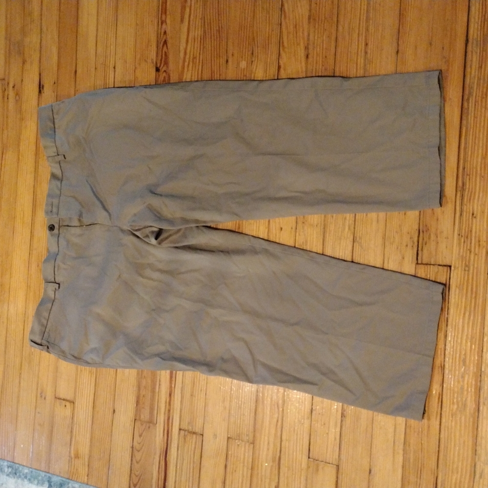 Dockers Classic Fit: men's, khaki, 46 x 29 New